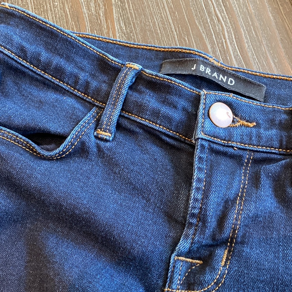 J brand ladies denim in size 25 with 29 inch inseam. Dark blue made in USA.